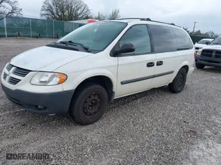 2005 Dodge Caravan SE with VIN 1D4GP24R85B124336, listed as a IAAI auction lot 41917022 with 282,068 mi miles. Bid and sale history available at carsss.com. Image 2.