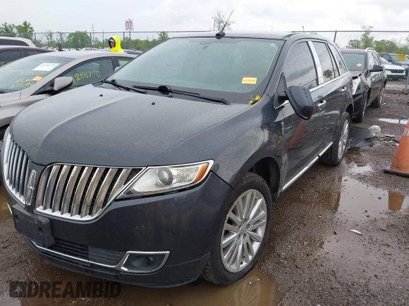 2013 Lincoln MKX z VIN 2LMDJ8JK4DBL30807, wystawiony jako IAAI lot #42199404 z przebiegiem 153 475 mil mil oraz . Historia ofert i sprzedaży dostępna na DreamBid. Obrazek 17.