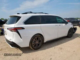 2021 Toyota Sienna XSE with VIN 5TDDRKECXMS011869, listed as a Copart auction lot 60333135 with 77,316 mi miles and Salvage title. Bid and sale history available at DreamBid. Image 3.