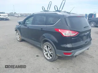 2013 Ford Escape Titanium z VIN 1FMCU0J90DUB32703, wystawiony jako IAAI lot #41714424 z przebiegiem 127 639 mil mil oraz . Historia ofert i sprzedaży dostępna na DreamBid. Obrazek 3.