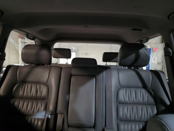 2003 Lexus LX 470 with VIN JTJHT00W333535208, listed as a Copart auction lot 88212525 with 147,083 mi miles and Clean Title. Bid and sale history available at carsss.com. Image 10.