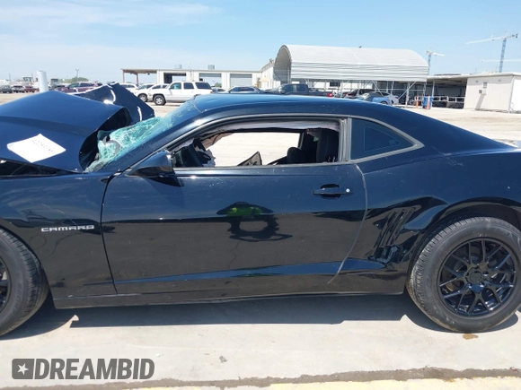 2014 Chevrolet Camaro LS z VIN 2G1FA1E32E9126043, wystawiony jako IAAI lot #42253189 z przebiegiem 104 457 mil mil oraz . Historia ofert i sprzedaży dostępna na DreamBid. Obrazek 14.