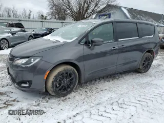 2020 Chrysler Pacifica Launch Edition z VIN 2C4RC3BGXLR278232, wystawiony jako Copart lot #47466435 z przebiegiem 69 648 mil mil oraz Tytuł czysty. Historia ofert i sprzedaży dostępna na DreamBid. Obrazek 1.