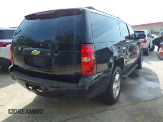 2007 Chevrolet Suburban LTZ with VIN 3GNFC160X7G112218, listed as a IAAI auction lot 42025105 with 316,645 mi miles. Bid and sale history available at carsss.com. Image 4.