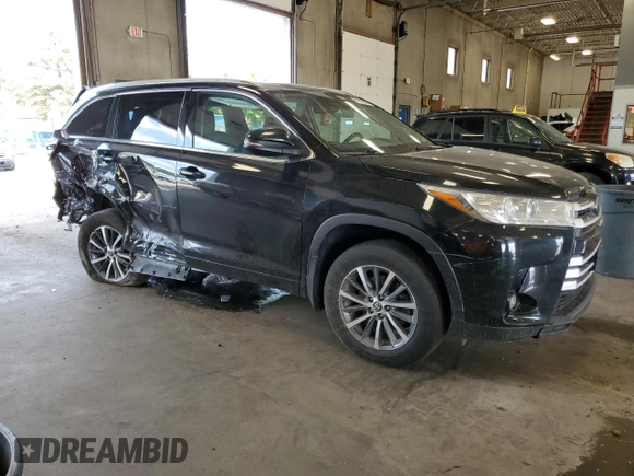 2017 Toyota Highlander XLE with VIN 5TDJZRFH0HS455595, listed as a Copart auction lot 61916645 with 196,009 mi miles and Non repairable. Bid and sale history available at DreamBid. Image 4.