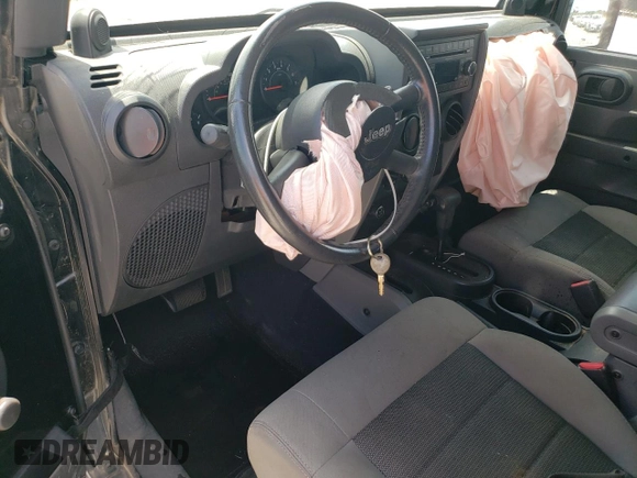 2008 Jeep Wrangler X z VIN 1J4FA24128L606443, wystawiony jako Copart lot #58347665 z przebiegiem Nie podano mil oraz Czysty tytuł • Clean title. Historia ofert i sprzedaży dostępna na DreamBid. Obrazek 8.