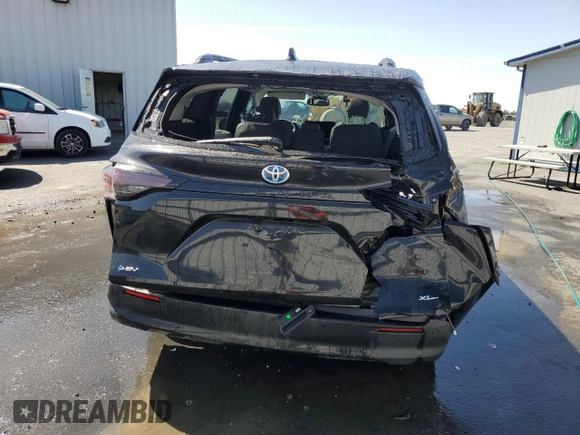 2025 Toyota Sienna XLE with VIN 5TDYRKEC3SS242899, listed as a Copart auction lot 54617665 with 1,830 mi miles and Clean Title. Bid and sale history available at DreamBid. Image 6.