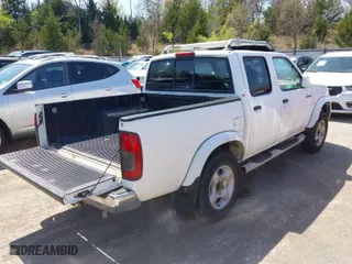 2000 Nissan Frontier 2WD XE with VIN 1N6ED27T0YC387758, listed as a IAAI auction lot 41981132 with 247,214 mi miles. Bid and sale history available at carsss.com. Image 4.
