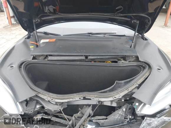 2018 Tesla Model S 75D with VIN 5YJSA1E22JF282828, listed as a IAAI auction lot 41595543 with 72,571 mi miles and . Bid and sale history available at DreamBid. Image 10.