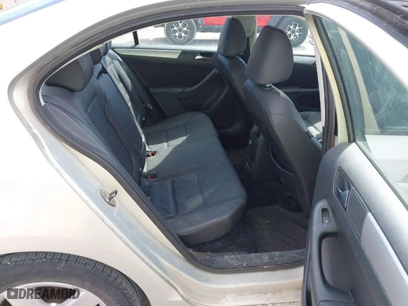 2011 Volkswagen Jetta Sedan TDI with VIN 3VWLL7AJ9BM082375, listed as a IAAI auction lot 41823037 with 142,619 mi miles. Bid and sale history available at carsss.com. Image 8.