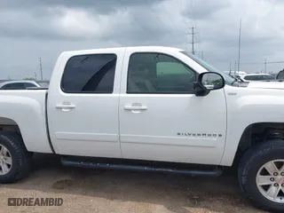2007 Chevrolet Silverado 1500 LT w/1LT with VIN 3GCEK13387G506628, listed as a IAAI auction lot 42087661 with 270,119 mi miles. Bid and sale history available at carsss.com. Image 12.