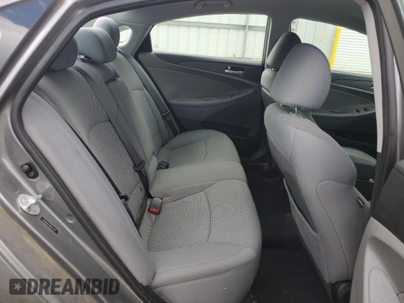 2013 Hyundai Sonata GLS z VIN 5NPEB4AC3DH811185, wystawiony jako Copart lot #58635775 z przebiegiem 153 263 mil mil oraz Czysty tytuł • Clean title. Historia ofert i sprzedaży dostępna na DreamBid. Obrazek 10.
