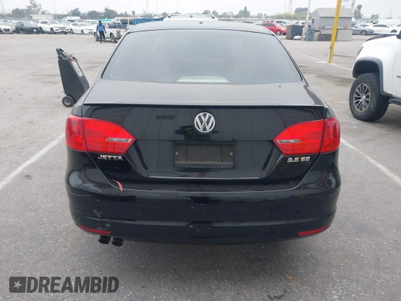 2013 Volkswagen Jetta SE с VIN 3VWDX7AJ2DM414183, выставлен на аукционе IAAI как лот 42489925 с пробегом 52 617 миль миль и . История ставок и продаж доступна на DreamBid. Изображение 17.