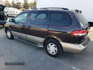 2002 Toyota Sienna LE with VIN 4T3ZF13CX2U457768, listed as a Copart auction lot 84763284 with 195,268 mi miles and Salvage Title. Bid and sale history available at carsss.com. Image 2.