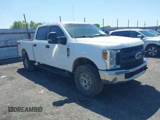 2018 Ford Super Duty F-250 SRW XL with VIN 1FT7W2B68JEC59785, listed as a IAAI auction lot 41975366 with 141,353 mi miles. Bid and sale history available at carsss.com. Image 1.