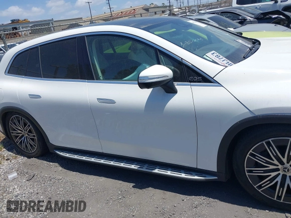 2023 Mercedes-Benz EQS 450+ z VIN 4JGDM2DB2PA024555, wystawiony jako IAAI lot #41522294 z przebiegiem 11 093 mil mil oraz . Historia ofert i sprzedaży dostępna na DreamBid. Obrazek 14.