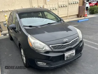 2013 Kia Rio EX z VIN KNADN4A3XD6150037, wystawiony jako IAAI lot #42487891 z przebiegiem 150 999 mil mil oraz . Historia ofert i sprzedaży dostępna na DreamBid. Obrazek 1.