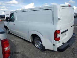 2019 Nissan NV Cargo S z VIN 1N6BF0KM7KN809036, wystawiony jako Copart lot #55559605 z przebiegiem 84 451 mil mil oraz Szkody całkowita. Historia ofert i sprzedaży dostępna na DreamBid. Obrazek 2.