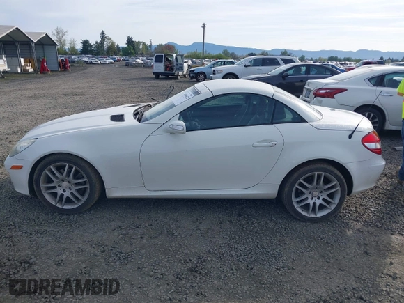 2008 Mercedes-Benz SLK 280 z VIN WDBWK54F68F189017, wystawiony jako IAAI lot #41990622 z przebiegiem 92 741 mil mil oraz . Historia ofert i sprzedaży dostępna na DreamBid. Obrazek 14.