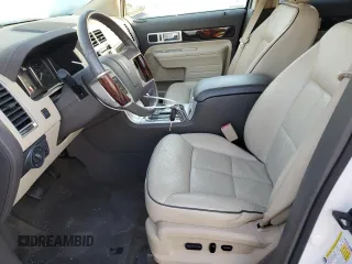 2010 Lincoln MKX z VIN 2LMDJ8JC8ABJ29917, wystawiony jako Copart lot #50023835 z przebiegiem 92 425 mil mil oraz Szkoda całkowita • Salvage title. Historia ofert i sprzedaży dostępna na DreamBid. Obrazek 7.