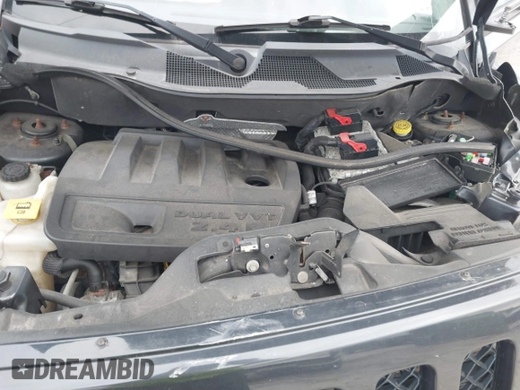2014 Jeep Patriot Latitude with VIN 1C4NJRFB3ED551622, listed as a IAAI auction lot 40917179 with 109,856 mi miles. Bid and sale history available at carsss.com. Image 10.