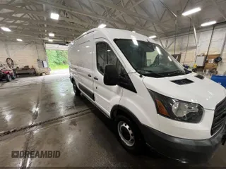 2017 Ford Transit z VIN 1FTYR2CM5HKA21834, wystawiony jako IAAI lot #42588642 z przebiegiem 149 183 mil mil oraz . Historia ofert i sprzedaży dostępna na DreamBid. Obrazek 1.