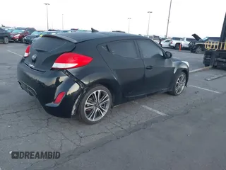 2016 Hyundai Veloster z VIN KMHTC6AD8GU251095, wystawiony jako IAAI lot #41598280 z przebiegiem 119 099 mil mil oraz . Historia ofert i sprzedaży dostępna na DreamBid. Obrazek 4.
