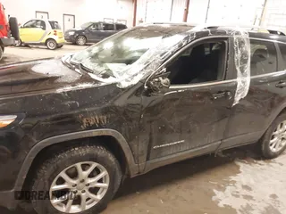 2017 Jeep Cherokee Latitude with VIN 1C4PJMCS0HW608416, listed as a IAAI auction lot 41523580 with 63,561 mi miles. Bid and sale history available at carsss.com. Image 6.