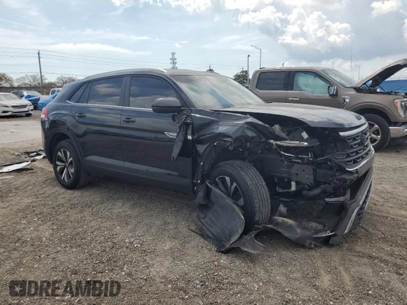 2024 Volkswagen Atlas SE with VIN 1V2DE2CA8RC236764, listed as a Copart auction lot 50357035 with 8,667 mi miles and Salvage title. Bid and sale history available at DreamBid. Image 4.