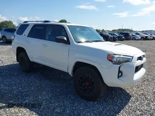 2022 Toyota 4Runner SR5 z VIN JTEMU5JR1N6070977, wystawiony jako IAAI lot #42726655 z przebiegiem 19 067 mil mil oraz . Historia ofert i sprzedaży dostępna na DreamBid. Obrazek 1.