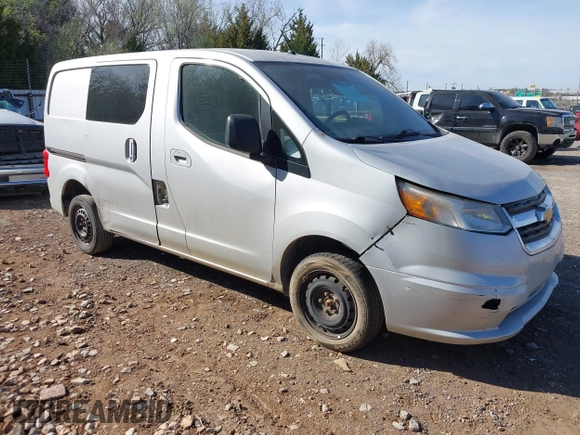 2015 Chevrolet City Express Cargo LT z VIN 3N63M0ZN5FK694828, wystawiony jako IAAI lot #41795345 z przebiegiem 220 533 mil mil oraz . Historia ofert i sprzedaży dostępna na DreamBid. Obrazek 1.