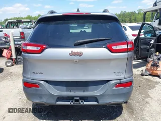 2017 Jeep Cherokee Latitude z VIN 1C4PJMCS8HW525476, wystawiony jako IAAI lot #42001328 z przebiegiem 121 665 mil mil oraz . Historia ofert i sprzedaży dostępna na DreamBid. Obrazek 16.