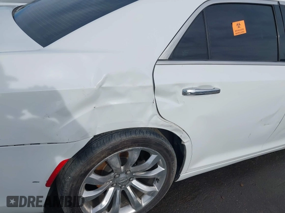 2016 Chrysler 300 with VIN 2C3CCAEG7GH100462, listed as a IAAI auction lot 41698115 with 117,867 mi miles. Bid and sale history available at carsss.com. Image 18.