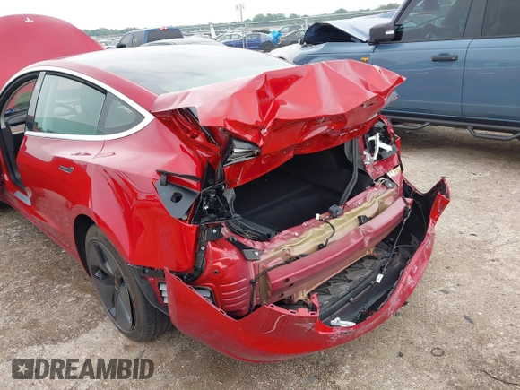 2018 Tesla Model 3 Long Range Battery z VIN 5YJ3E1EB8JF119898, wystawiony jako IAAI lot #42297445 z przebiegiem 29 555 mil mil oraz . Historia ofert i sprzedaży dostępna na DreamBid. Obrazek 19.