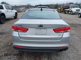 2016 Kia Optima EX z VIN 5XXGU4L36GG070336, wystawiony jako IAAI lot #41259692 z przebiegiem 124 807 mil mil oraz . Historia ofert i sprzedaży dostępna na DreamBid. Obrazek 17.