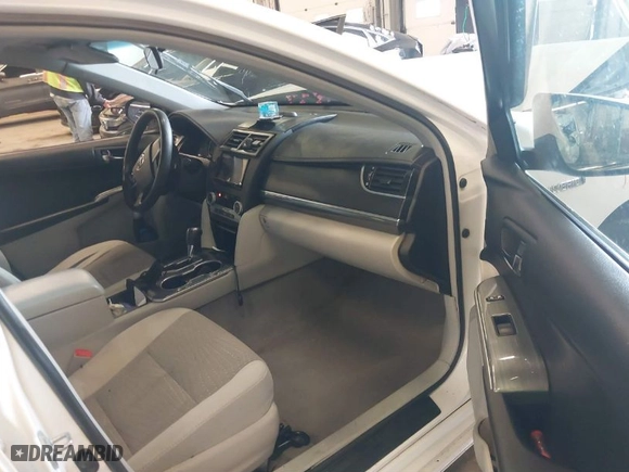 2012 Toyota Camry Hybrid XLE with VIN 4T1BD1FK7CU040113, listed as a IAAI auction lot 39510622 with 290,119 mi miles. Bid and sale history available at carsss.com. Image 5.