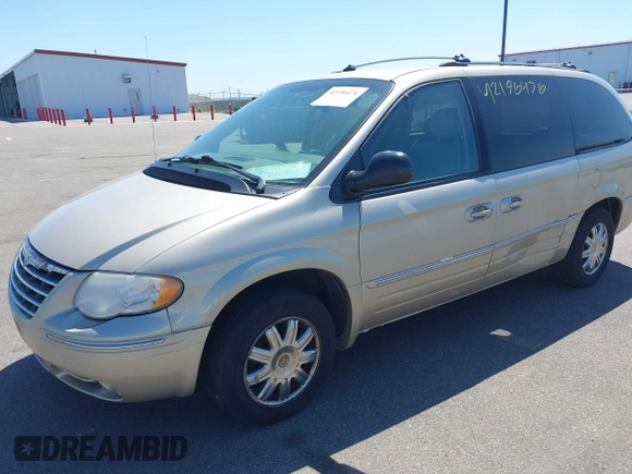 2005 Chrysler Town & Country Limited with VIN 2C8GP64L55R199737, listed as a IAAI auction lot 42196476 with 178,823 mi miles. Bid and sale history available at carsss.com. Image 2.