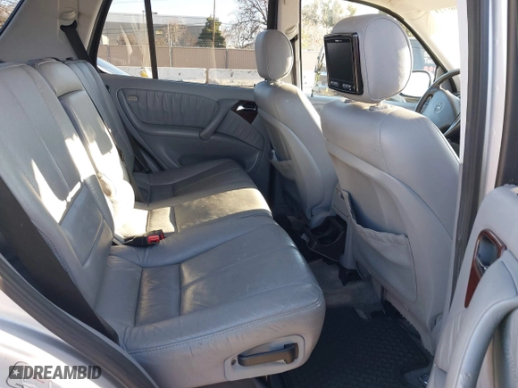 2001 Mercedes-Benz M-Class with VIN 4JGAB54E51A274528, listed as a IAAI auction lot 41290721 with 174,472 mi miles. Bid and sale history available at carsss.com. Image 8.