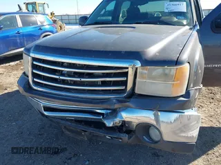 2010 GMC Sierra 1500 SLE z VIN 3GTRKVE37AG102958, wystawiony jako IAAI lot #41366917 z przebiegiem 212 094 mil mil oraz . Historia ofert i sprzedaży dostępna na DreamBid. Obrazek 6.