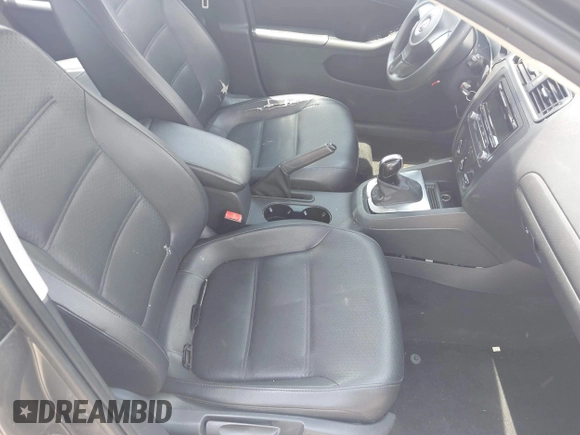 2014 Volkswagen Jetta SE with VIN 3VWD07AJ3EM232529, listed as a IAAI auction lot 42286442 with 125,000 mi miles and . Bid and sale history available at DreamBid. Image 5.