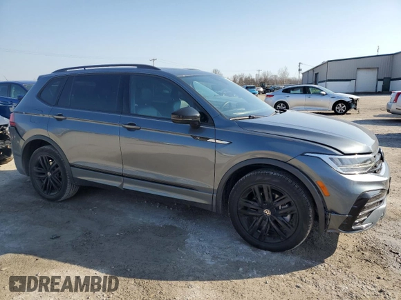 2022 Volkswagen Tiguan SE R-Line Black with VIN 3VV8B7AX8NM026420, listed as a Copart auction lot 48568125 with 21,678 mi miles and Salvage Title. Bid and sale history available at DreamBid. Image 4.