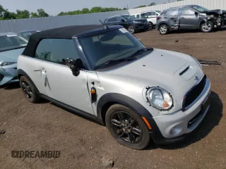 2014 MINI Convertible z VIN WMWZN3C55ET861050, wystawiony jako Copart lot #60014125 z przebiegiem 101 524 mil mil oraz Czysty tytuł • Clean title. Historia ofert i sprzedaży dostępna na DreamBid. Obrazek 4.