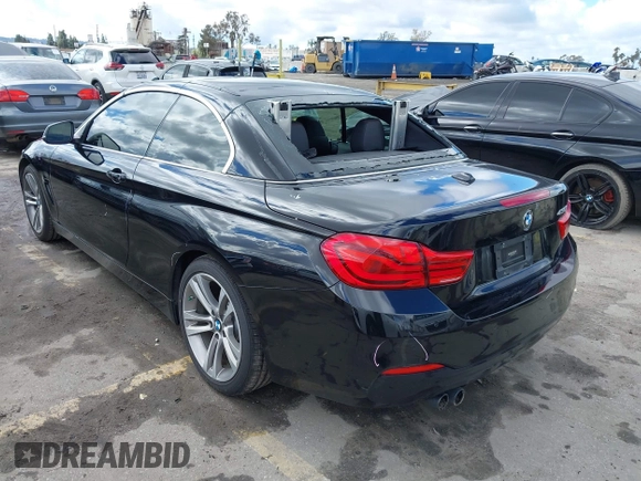 2018 BMW 4 Series 430i z VIN WBA4Z1C55JEC59897, wystawiony jako IAAI lot #41774609 z przebiegiem 80 017 mil mil oraz . Historia ofert i sprzedaży dostępna na DreamBid. Obrazek 3.