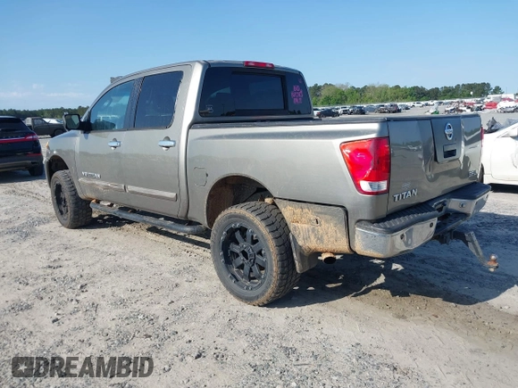 2006 Nissan Titan LE z VIN 1N6BA07B86N566431, wystawiony jako IAAI lot #42000954 z przebiegiem 230 325 mil mil oraz . Historia ofert i sprzedaży dostępna na DreamBid. Obrazek 3.