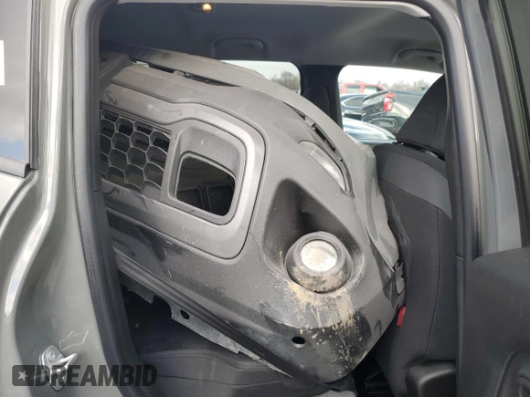 2022 Jeep Renegade Trailhawk with VIN ZACNJDC19NPN82175, listed as a Copart auction lot 83612304 with 38,617 mi miles and Salvage Title. Bid and sale history available at DreamBid. Image 10.