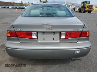 2001 Toyota Camry LE z VIN JT2BF22K310338343, wystawiony jako Copart lot #45181715 z przebiegiem 183 500 mil mil oraz Szkoda całkowita • Salvage title. Historia ofert i sprzedaży dostępna na DreamBid. Obrazek 6.