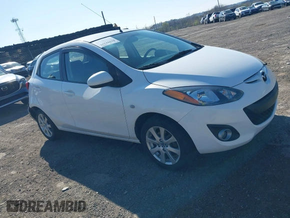 2013 Mazda 2 Touring z VIN JM1DE1LYXD0157874, wystawiony jako IAAI lot #41999395 z przebiegiem 136 954 mil mil oraz . Historia ofert i sprzedaży dostępna na DreamBid. Obrazek 1.