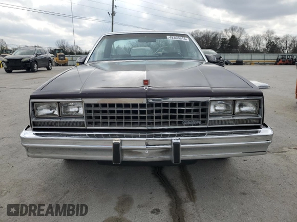 1987 GMC Caballero z VIN 3GTCW80H3HS801798, wystawiony jako Copart lot #49308615 z przebiegiem 91 576 mil mil oraz Czysty tytuł • Clean title. Historia ofert i sprzedaży dostępna na DreamBid. Obrazek 5.