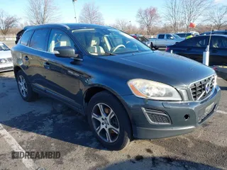 2012 Volvo XC60 3.0L with VIN YV4902DZ9C2309922, listed as a IAAI auction lot 41853170 with 121,325 mi miles. Bid and sale history available at carsss.com. Image 1.