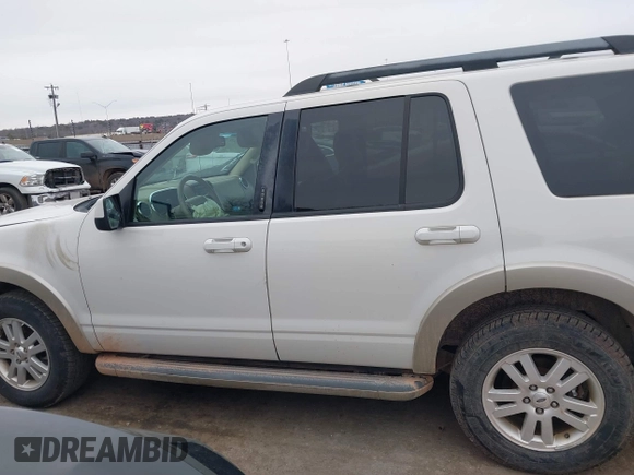 2010 Ford Explorer Eddie Bauer with VIN 1FMEU6EE4AUA01160, listed as a IAAI auction lot 41509239 with 332,843 mi miles. Bid and sale history available at carsss.com. Image 14.